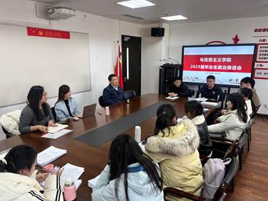 会议室里的人们

描述已自动生成